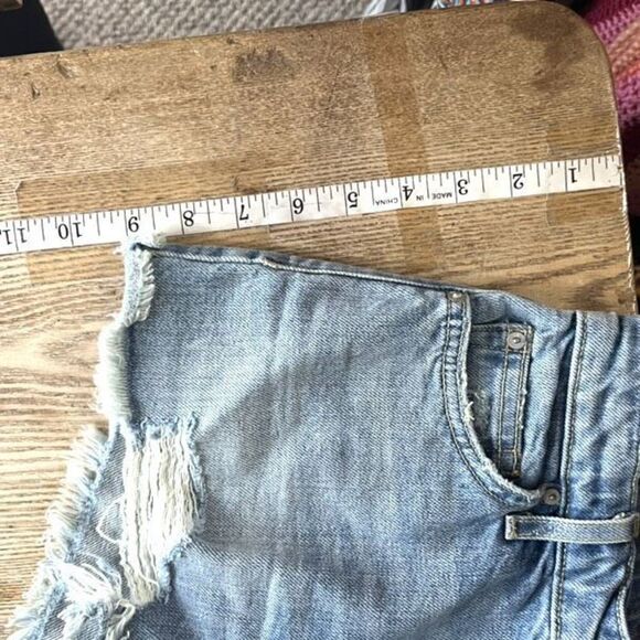 Joe’s Jeans Embroidered Floral Distressed Cutoff Jean Shorts Size 24 festival - Picture 6 of 7